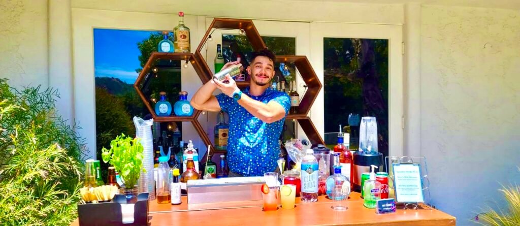 What do you need to learn to become a professional bartender? | Party Shakers
