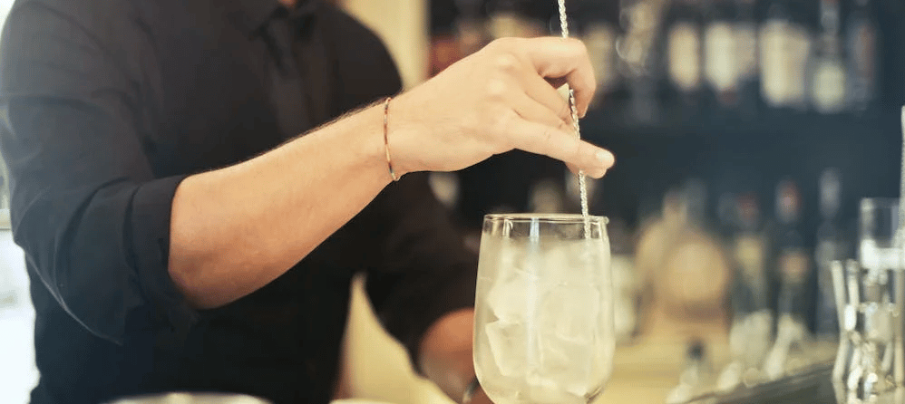 Bartender for private party: How to choose the perfect service?