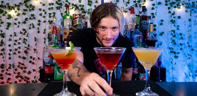 Bartenders atractivos: ¿Como hacen la diferencia? - Party Shakers