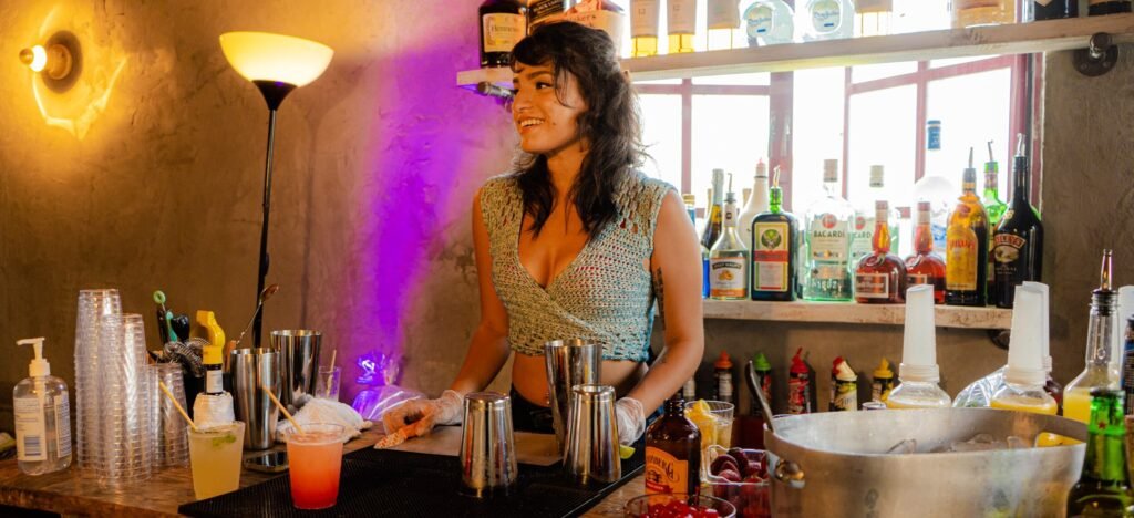 Habilidades de bartender: ¿porque ser bartender es genial? - Party Shakers