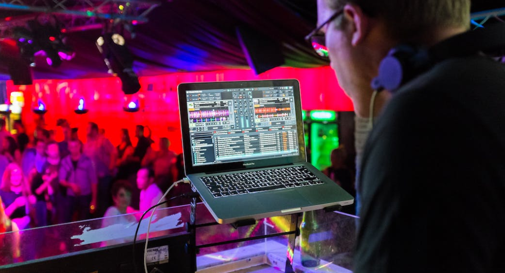 Wedding event DJ: What are 10 songs all music DJs need to play? - Party Shakers