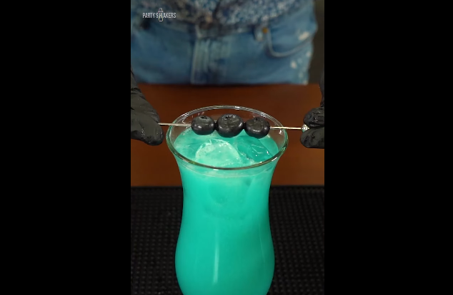 How to make the Blue Colada - Party Shakers
