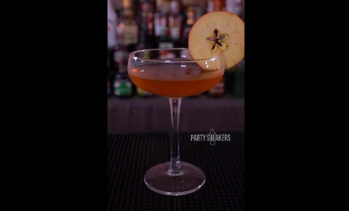 How to make the Big Apple Manhattan - Party Shakers